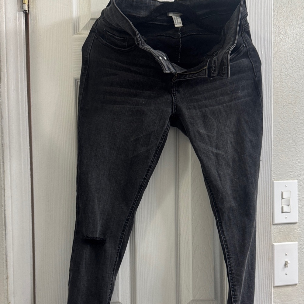 Forever 21 Women's Dark Gray Skinny Jeans